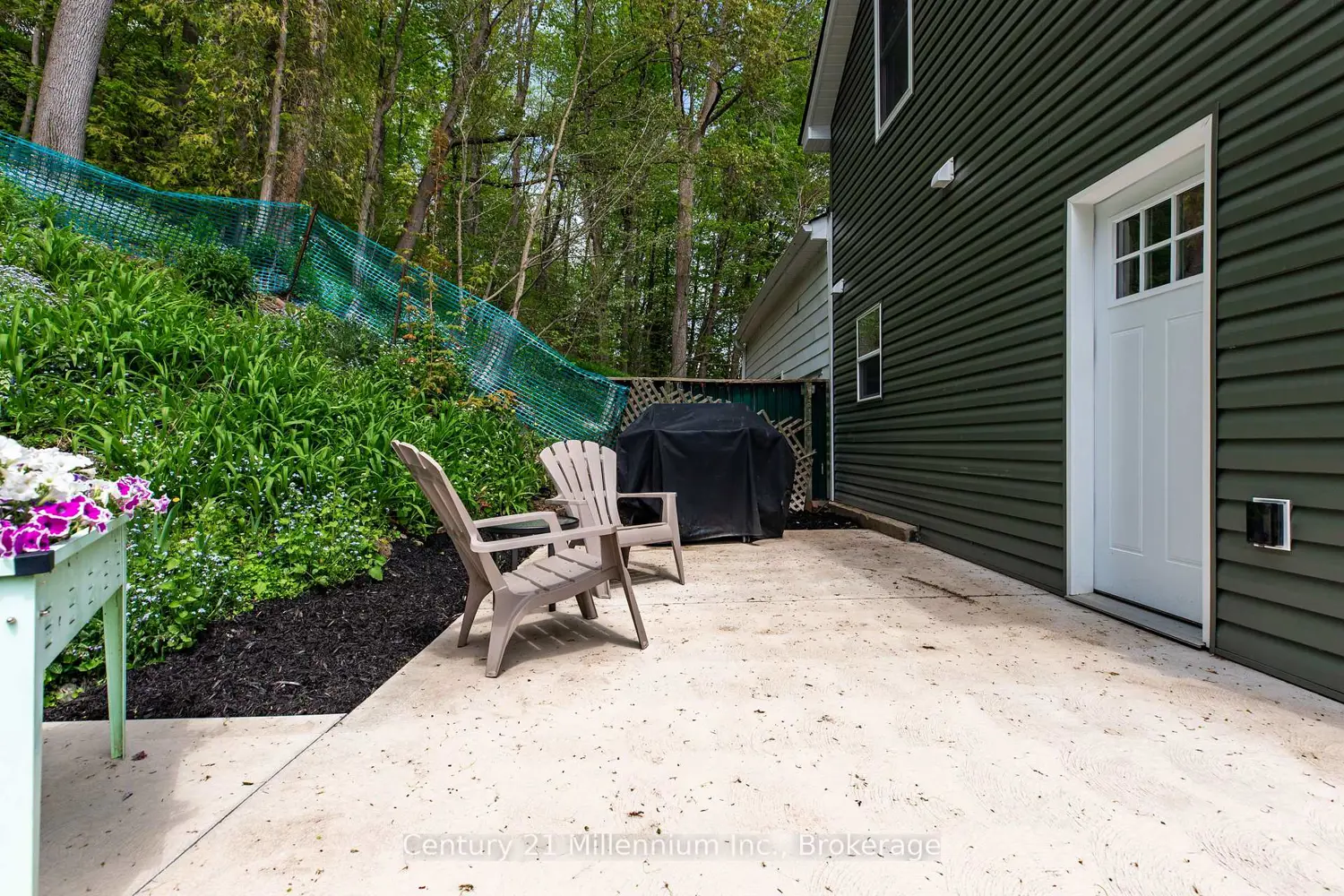 218 2Nd Avenue photo 2