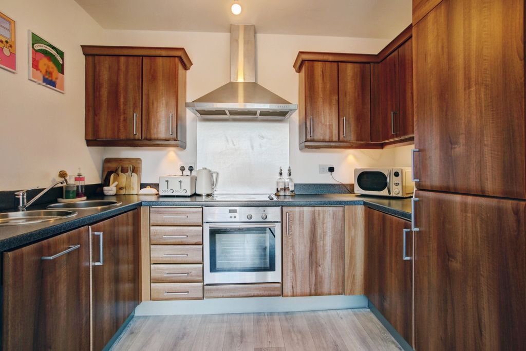 Additional image 6 of 2 bed flat for saleWorsdell Drive, Gateshead NE8
