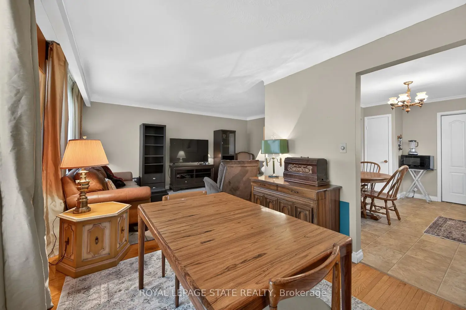 582 Woodview Road photo 4