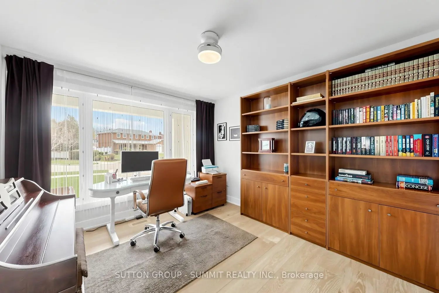 2427 Ravensthorpe Crescent