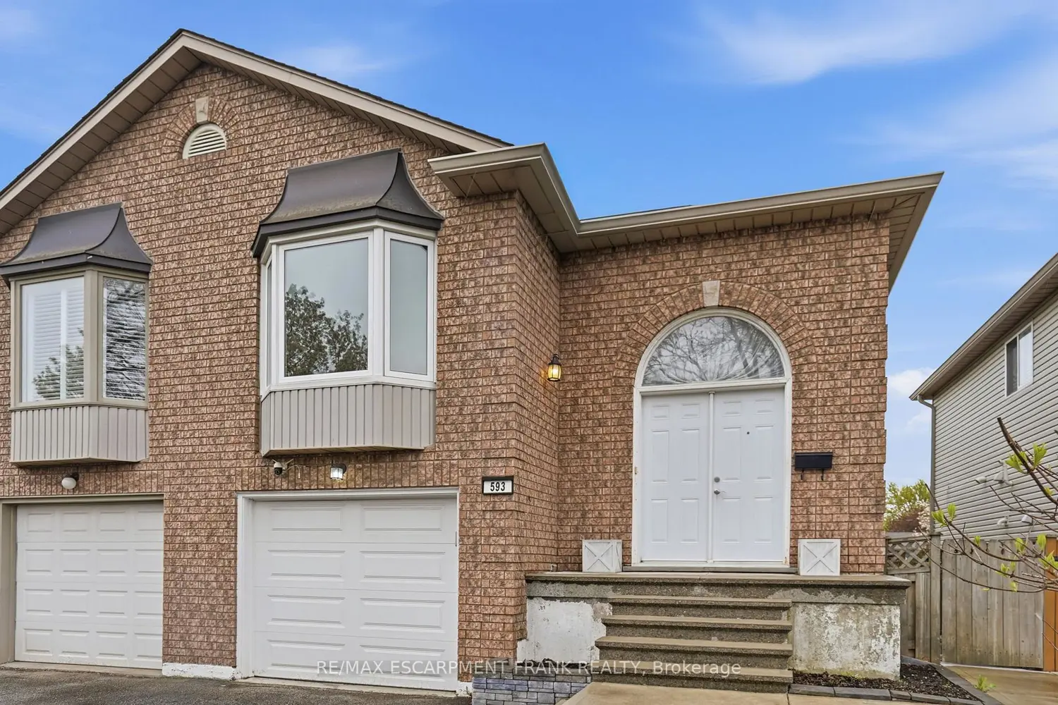 593 Grey Street photo 2