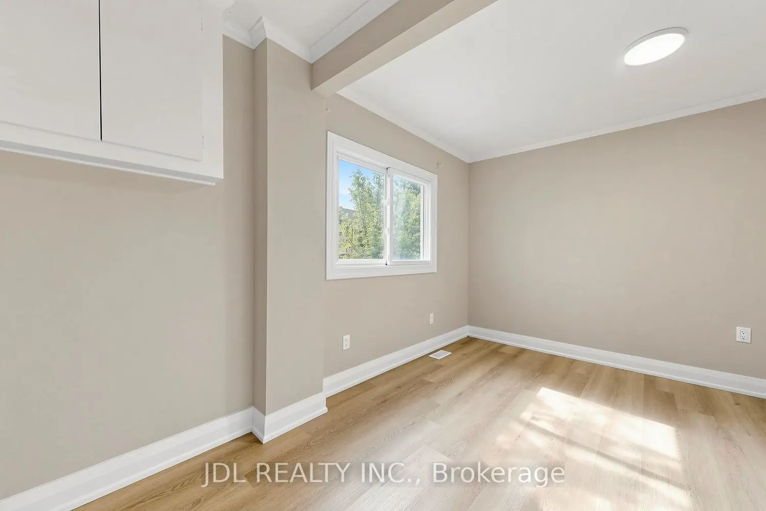 245 Royal Road photo 5