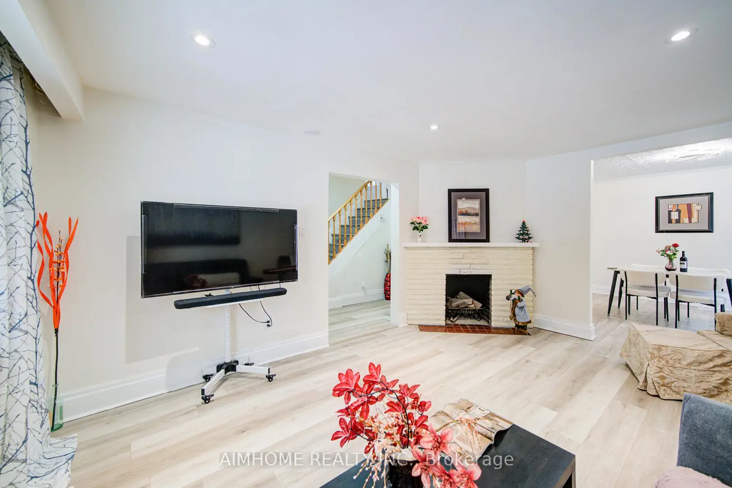 222 Richmond Street photo 3