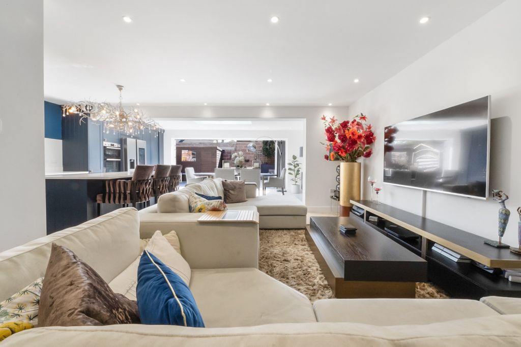 Additional image 4 of 4 bed detached bungalow for saleLaurel Avenue, Gravesend DA12