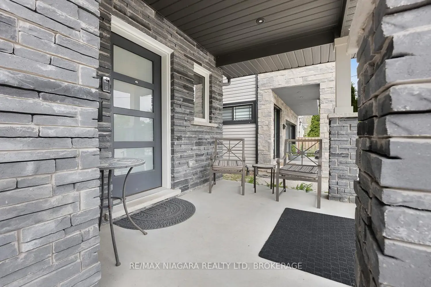 77B Broadway photo 3