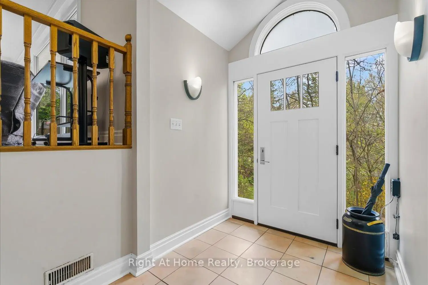 1252 Britannia Road photo 4