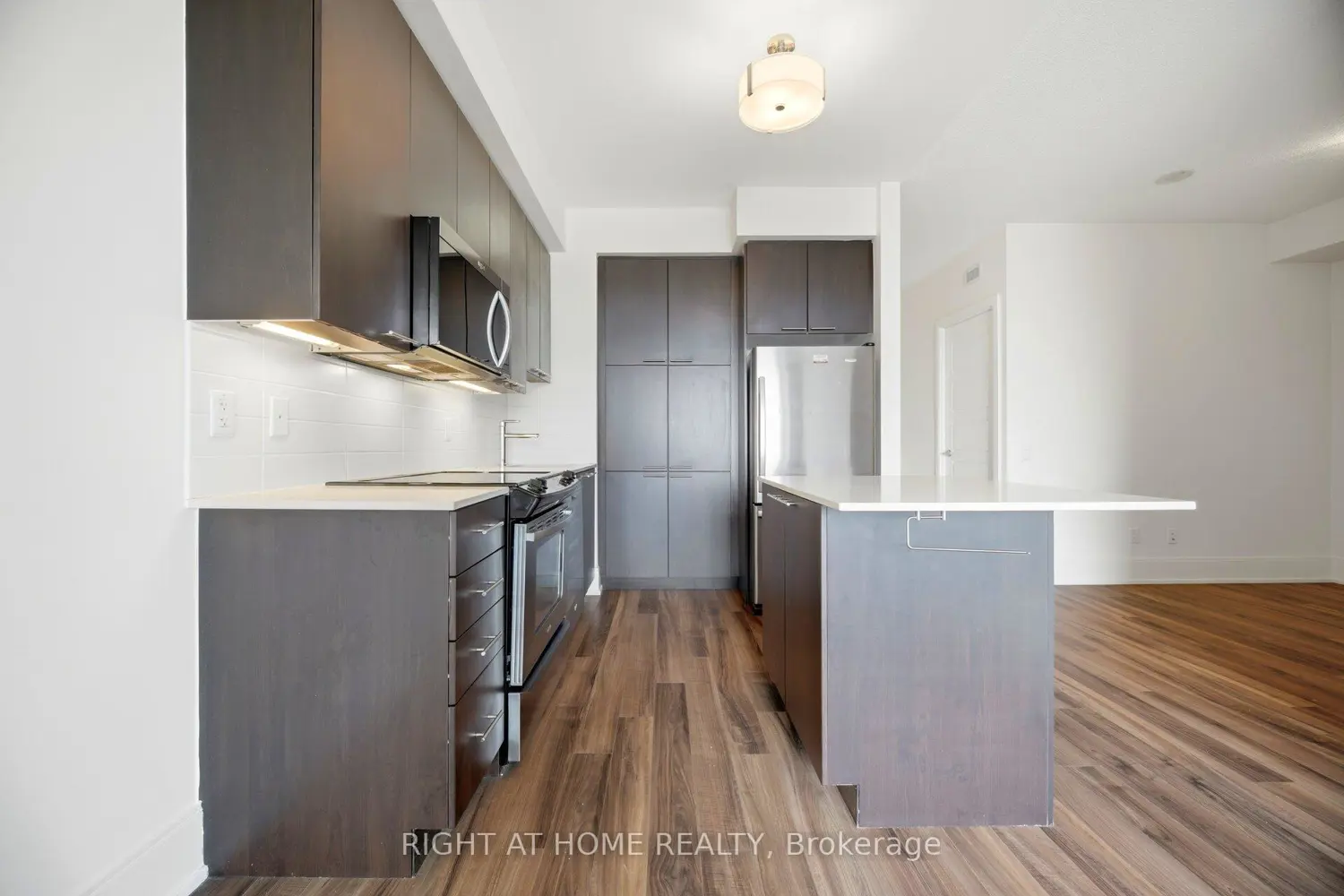 Additional image 3 of 15 Viking Lane 307