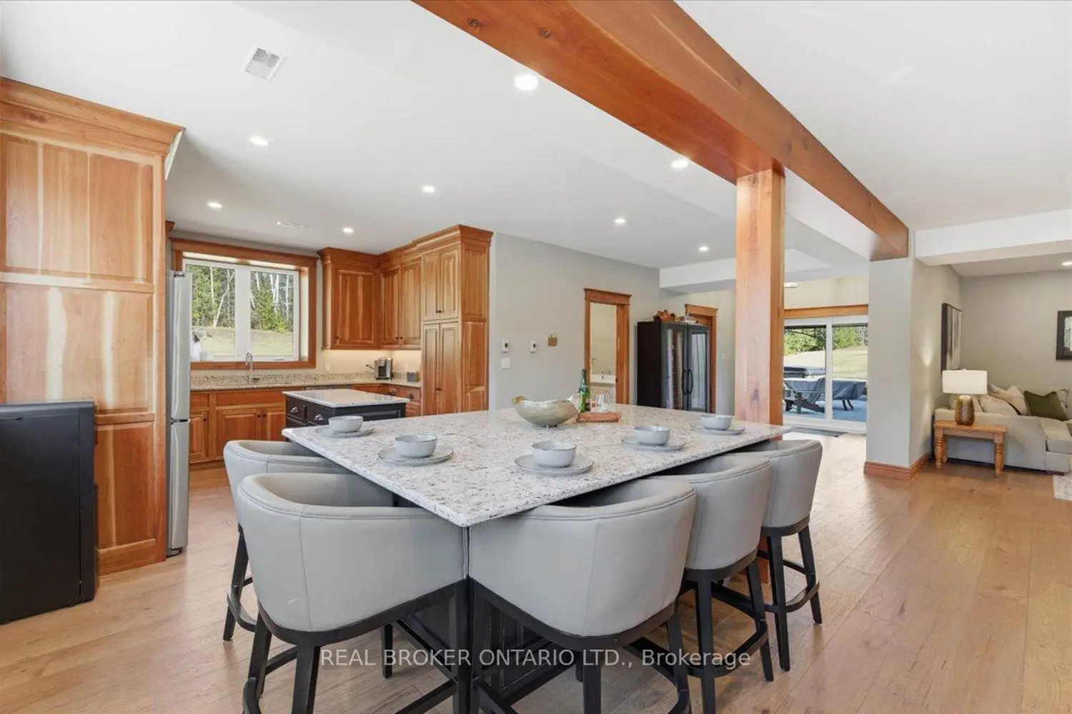 4589 Watson Road photo 3