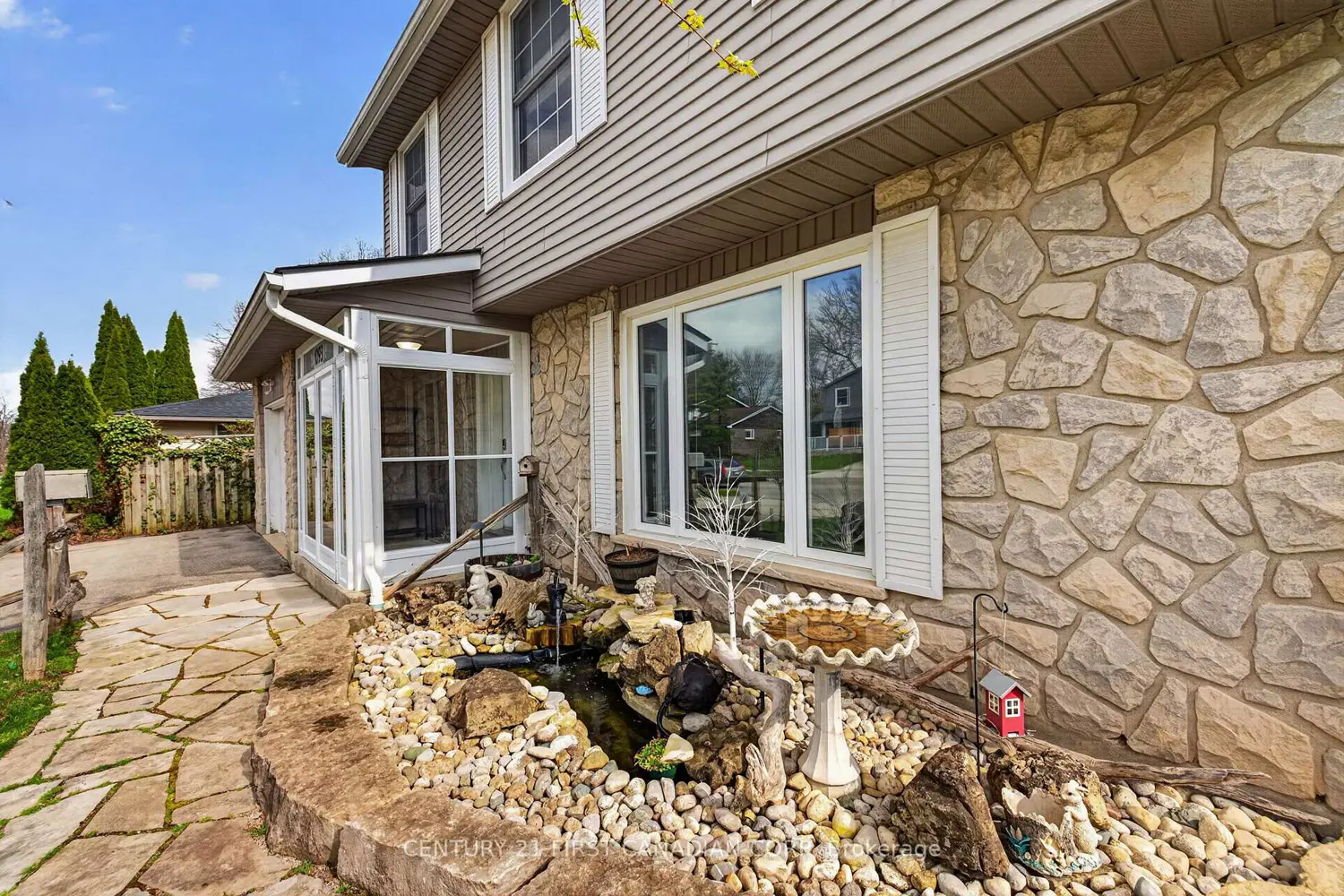 1093 Viscount Road photo 2