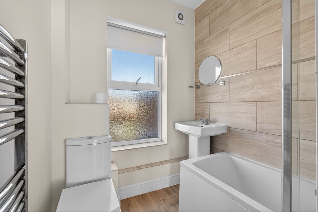 Additional image 18 of 2 bed flat for saleGraham Court, Hamilton Gardens, Felixstowe IP11