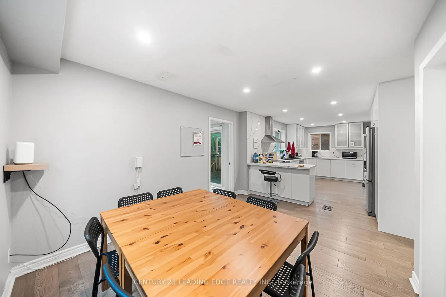 Additional image 8 of 527 Glengarry Avenue