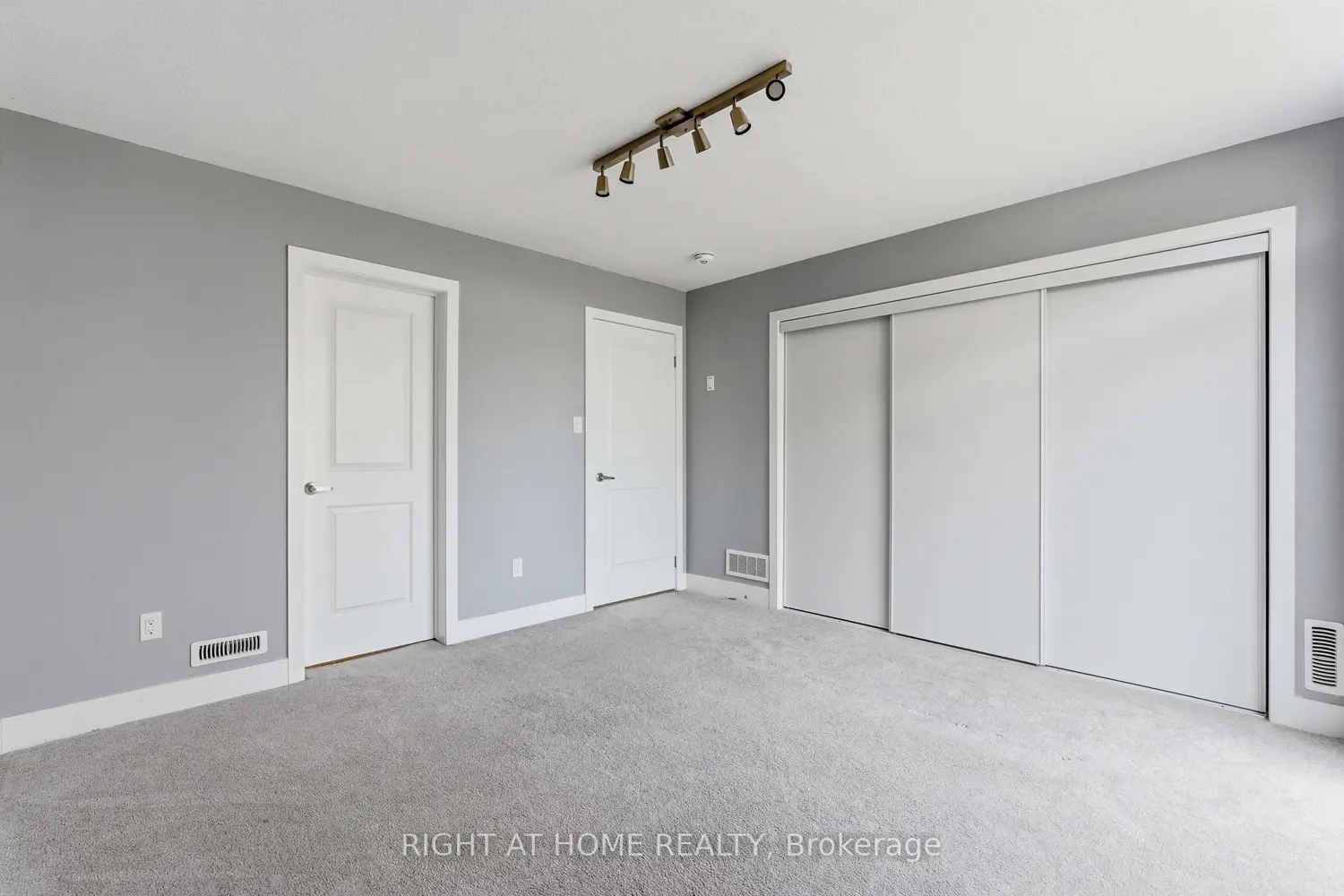 2060 Meadowgate Boulevard 10 photo 4