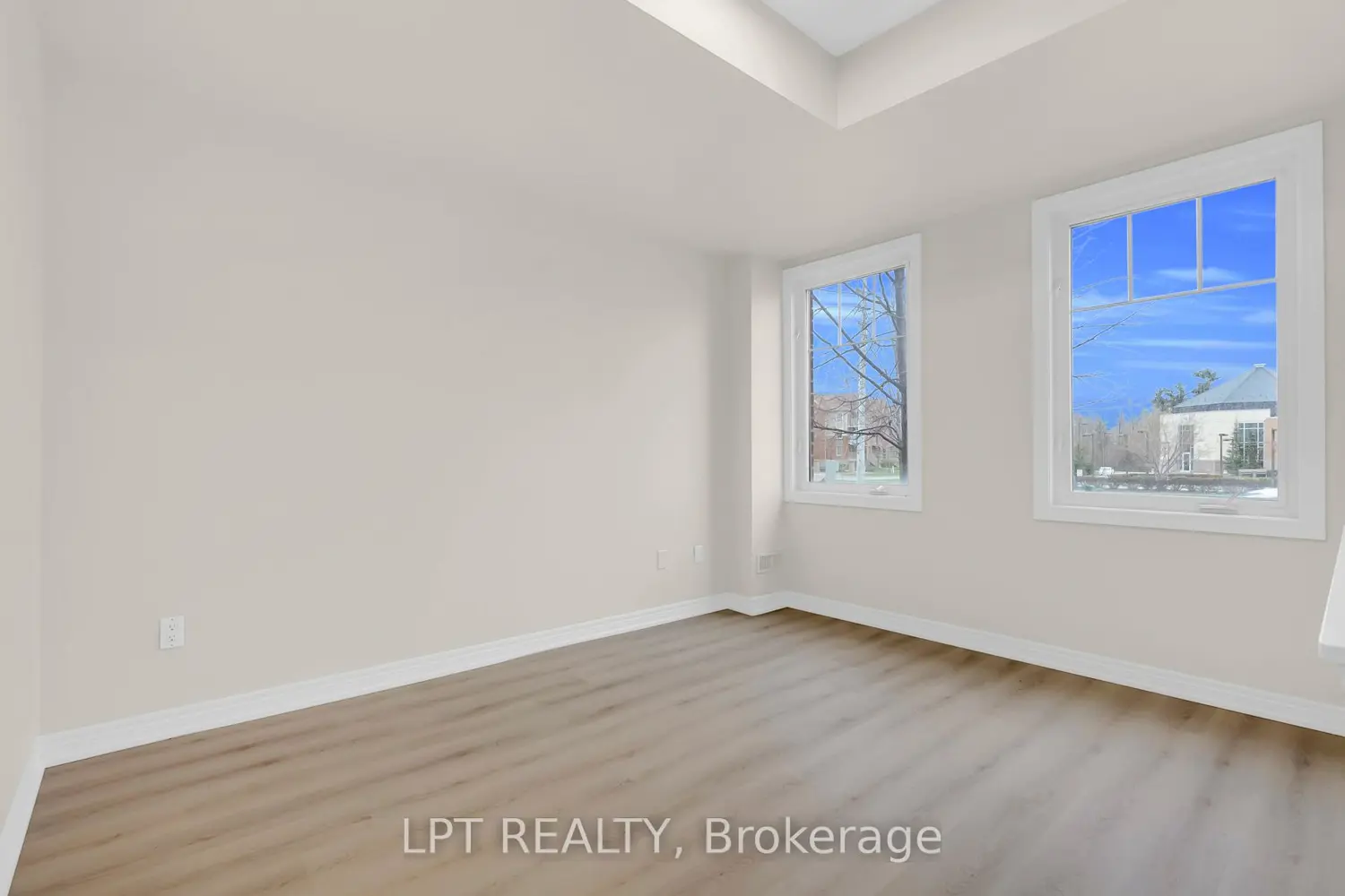 3215 Thomas Street 4 photo 2