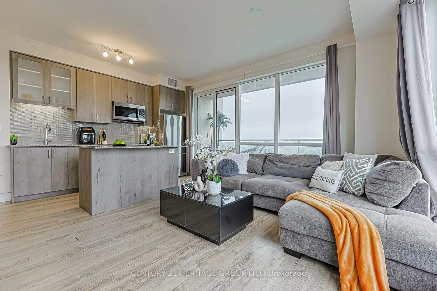 9090 Yonge Street 1002 photo 5