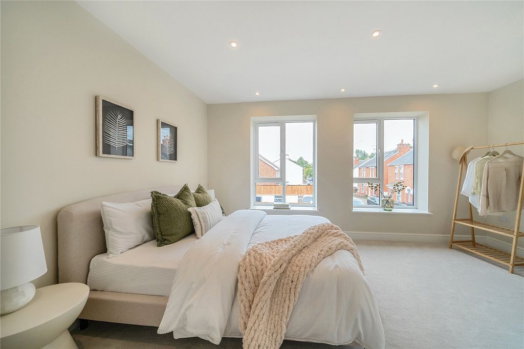 Additional image 12 of 3 bed semi-detached house for salePark Road, Farnborough, Hampshire GU14