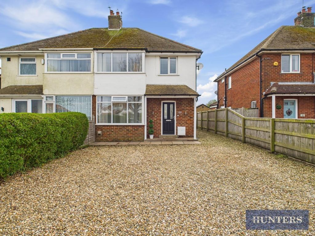 3 bed semi-detached house for saleMuston Road, Filey YO14