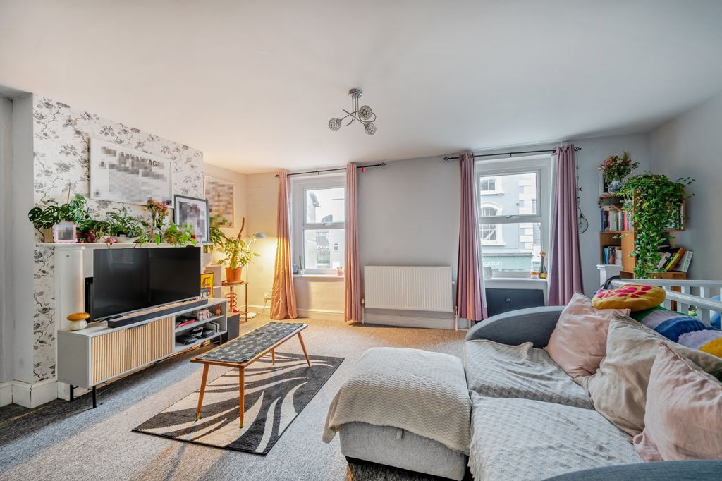 Additional image 9 of 2 bed flat for saleMarlborough Street, Faringdon, Oxfordshire SN7
