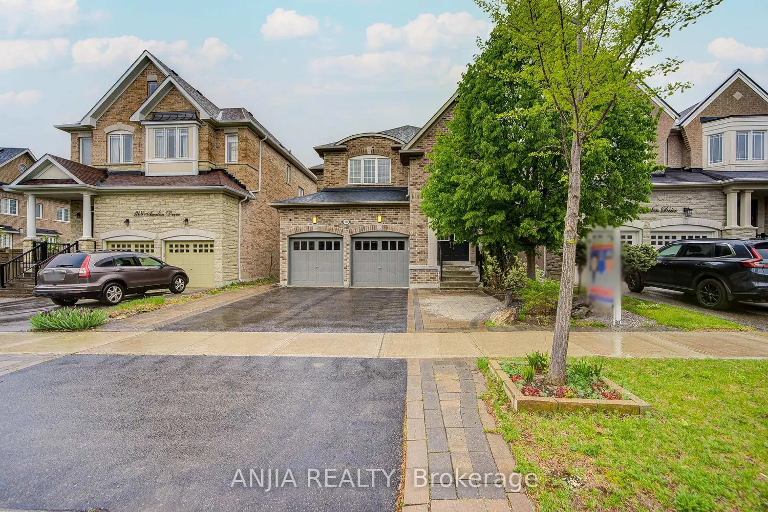 186 Ascalon Drive photo 2