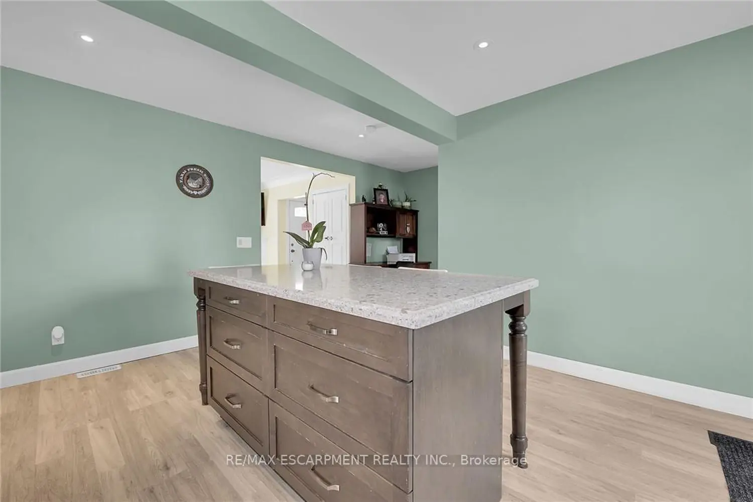 62 Knoll Street photo 5