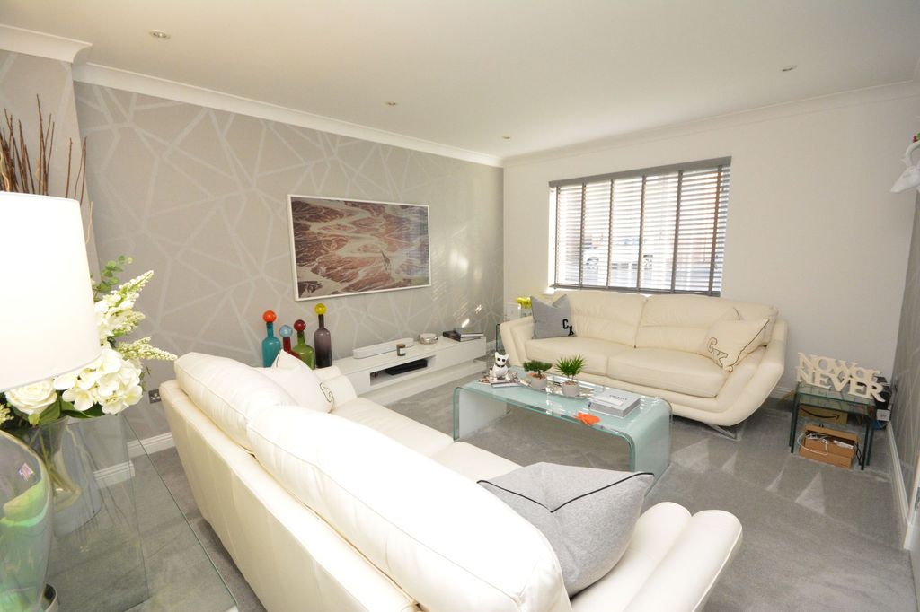 4 bed detached house for saleReddingrig Place, Reddingmuirhead FK2 photo 2