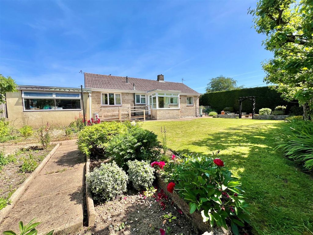 Additional image 2 of 3 bed detached bungalow for saleFreshwater, Isle Of Wight PO40