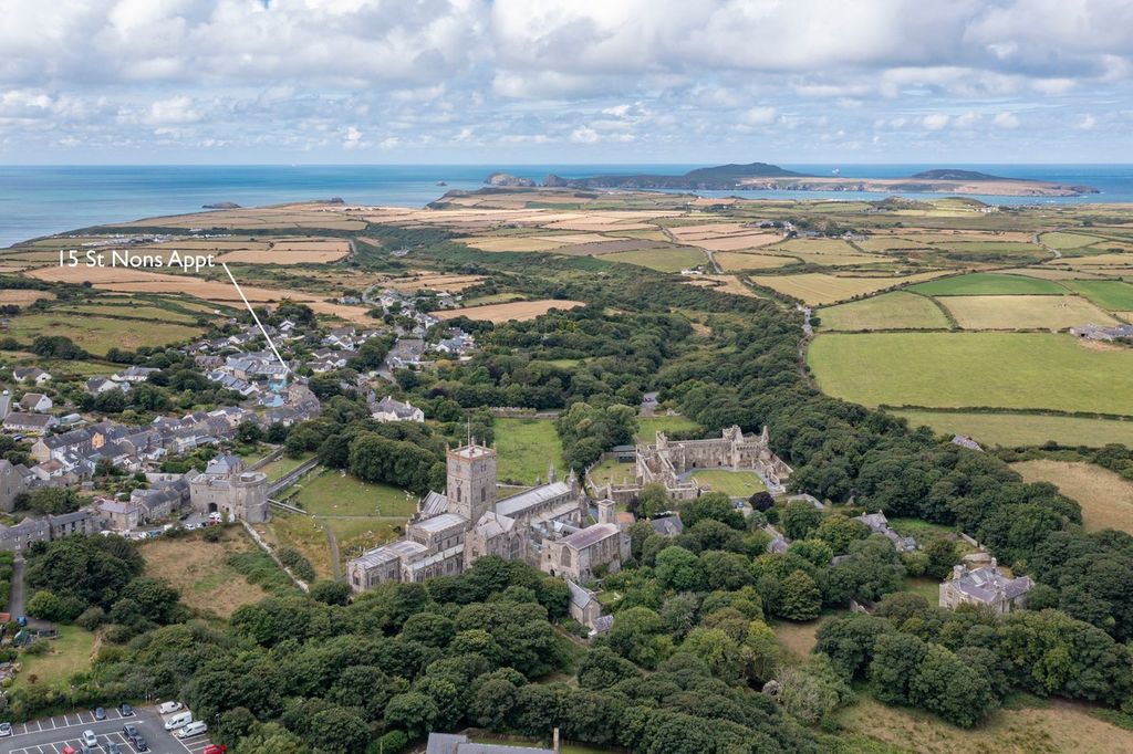 3 bed flat for saleSt Nons Close, St Davids SA62 photo 3