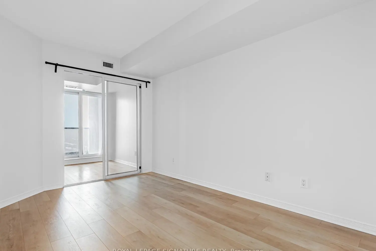 Additional image 11 of 30 Harrison Garden Boulevard 2306