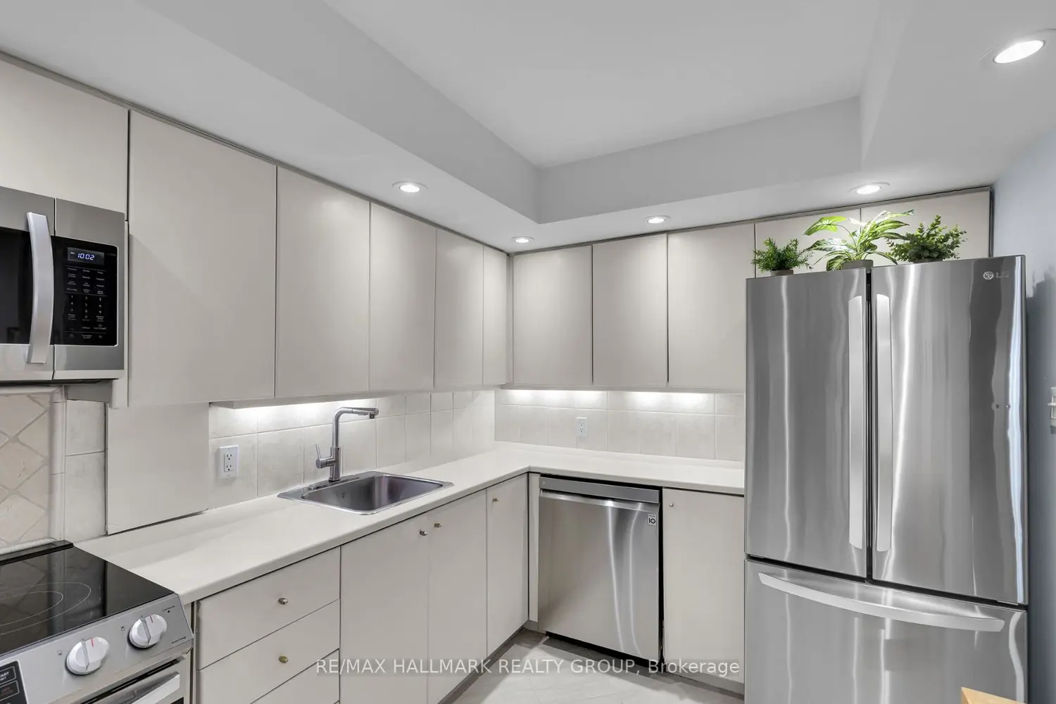 Additional image 4 of 151 Bay Street 810
