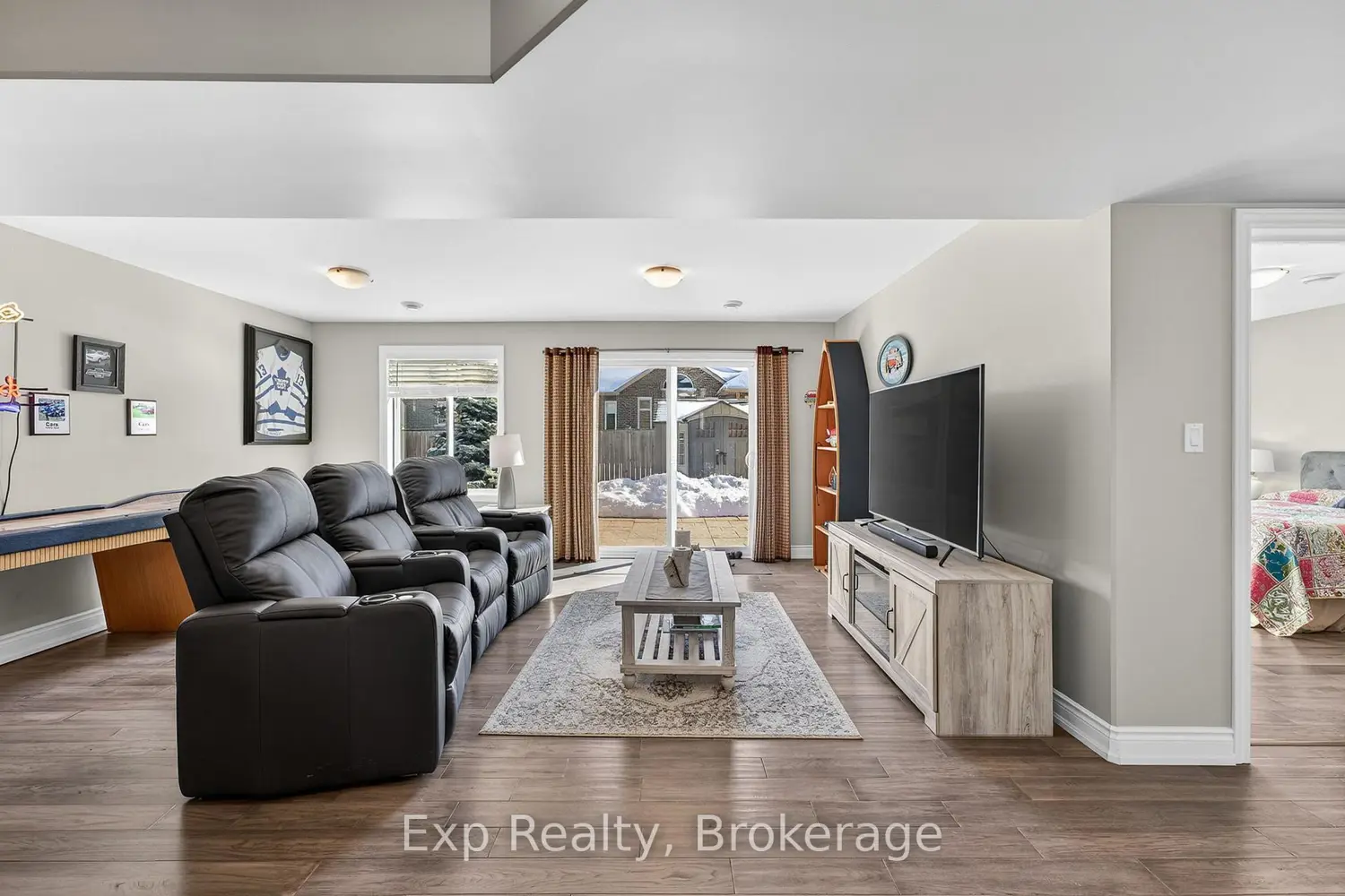 15 Kempton Avenue photo 3