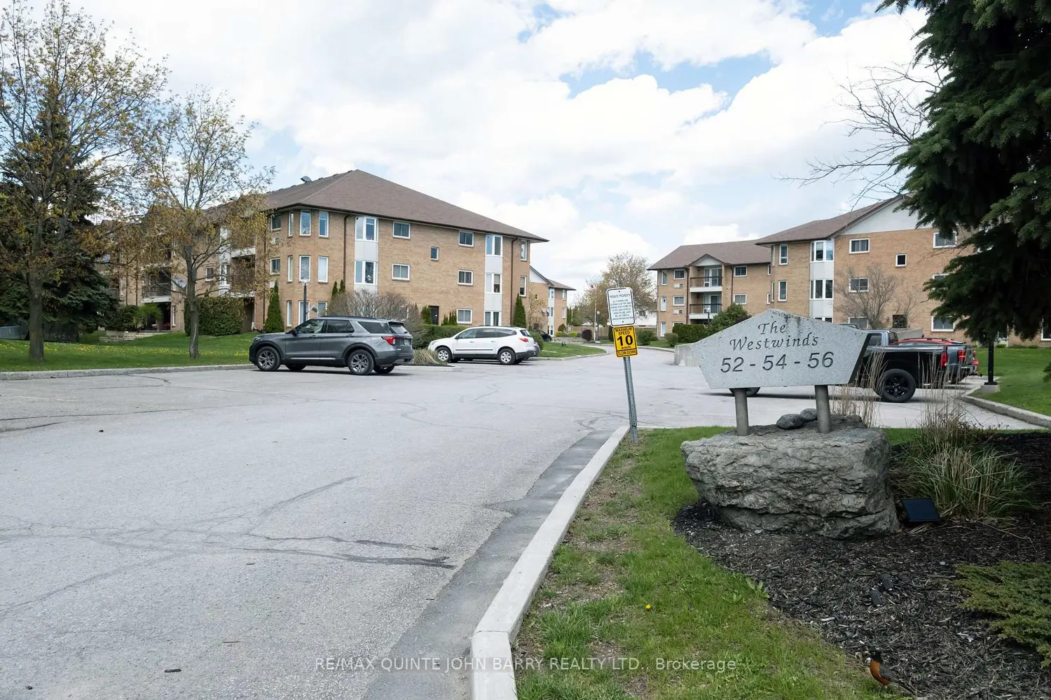 202-56 Tripp Boulevard photo 2