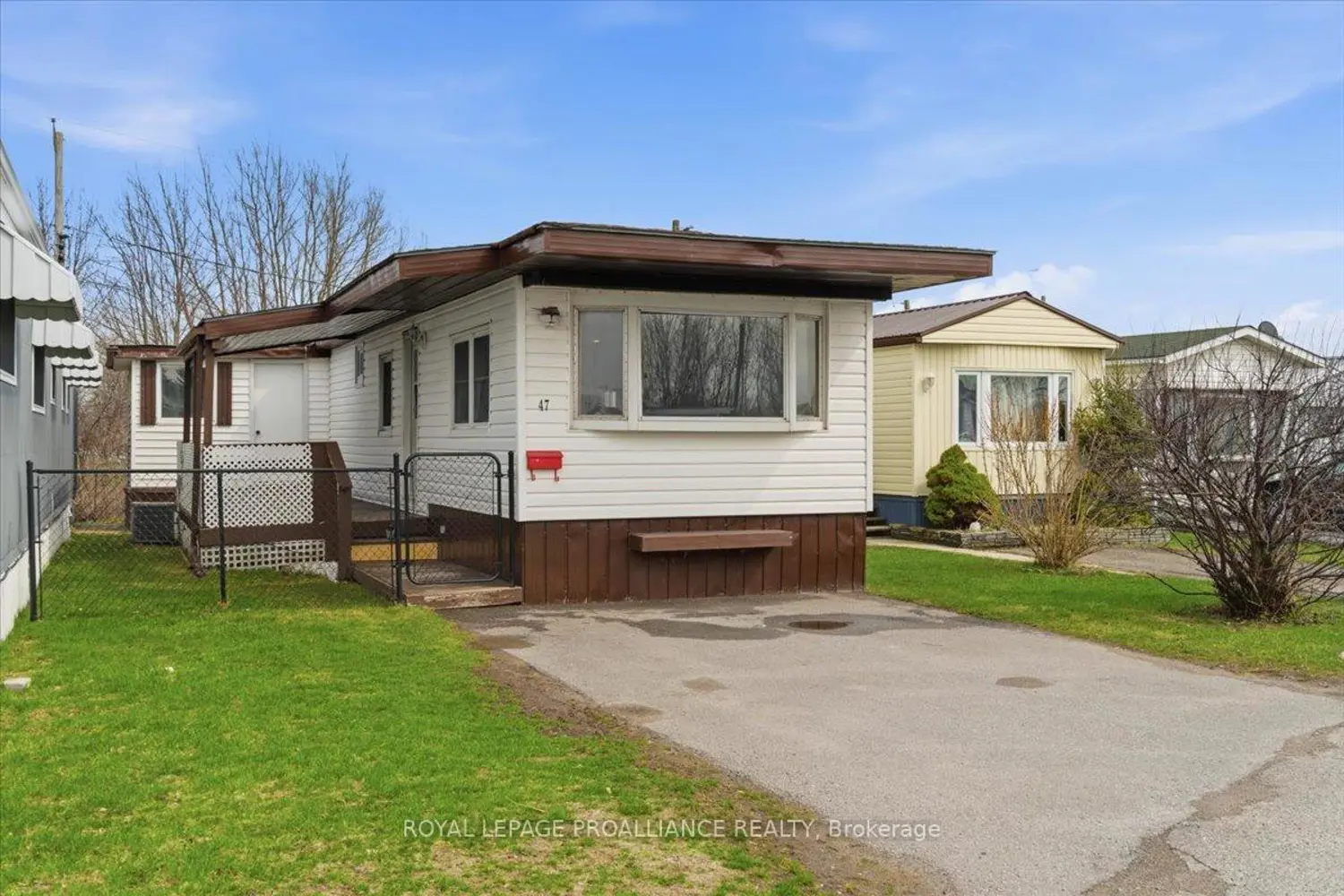 311 Dundas Street 47 photo 3