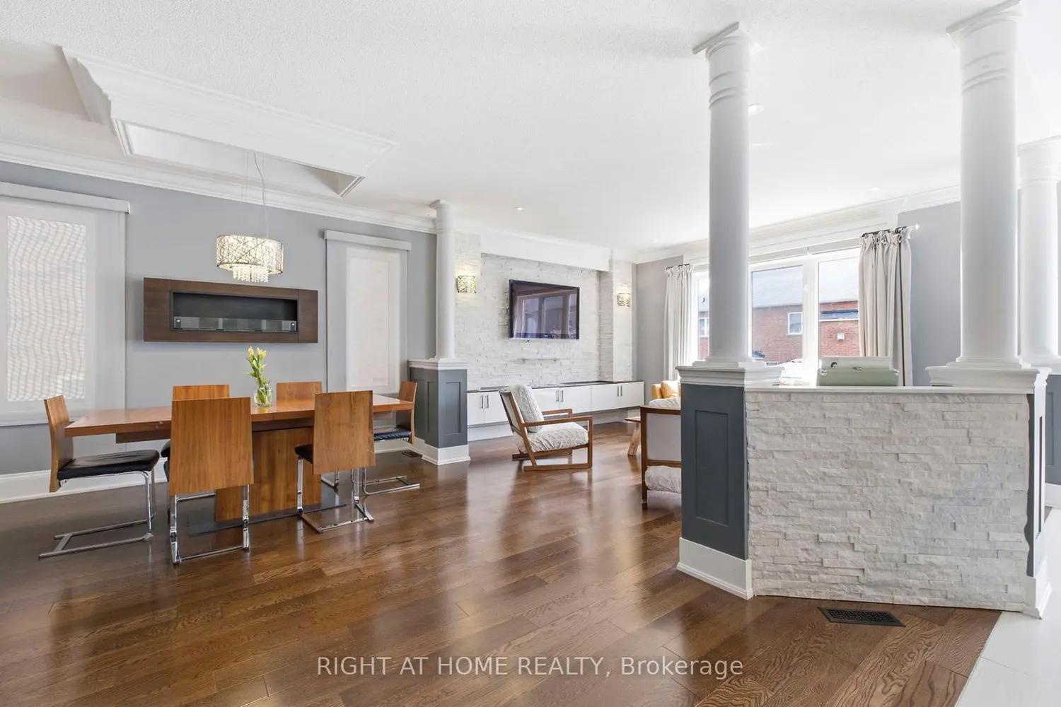 10 Learmont Avenue photo 3
