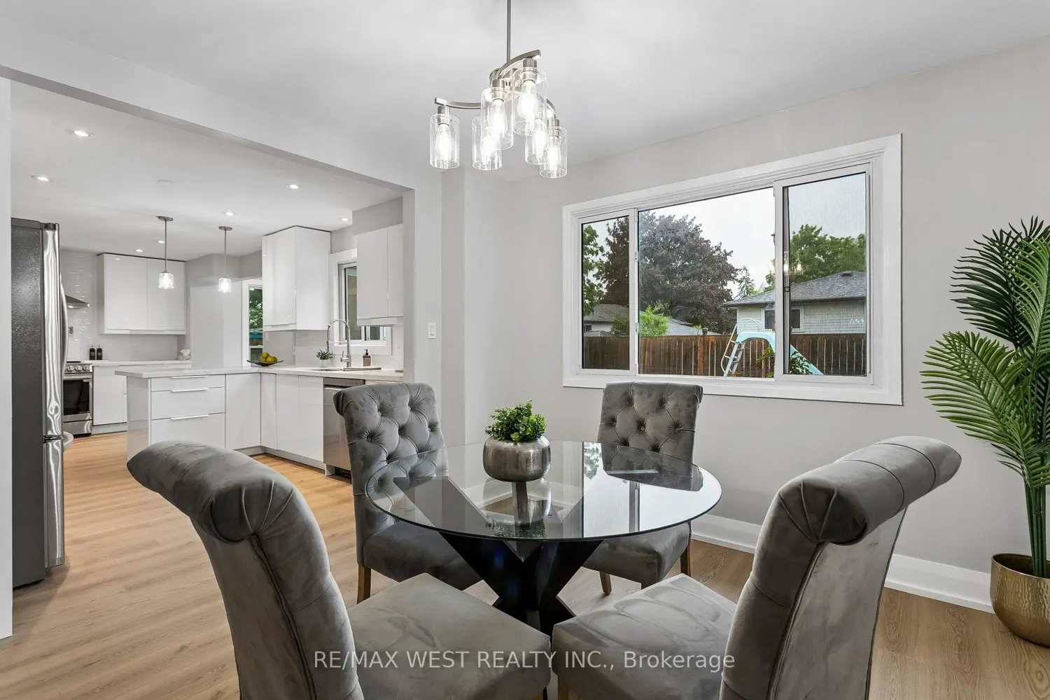 563 Joyce Boulevard photo 2