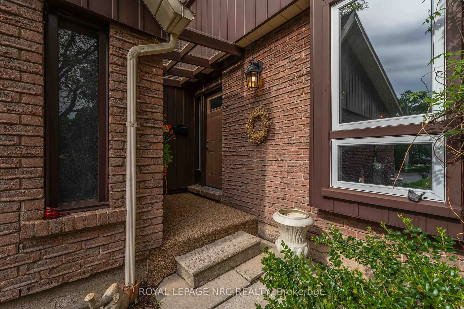 122 Lakeshore Road 40 photo 2