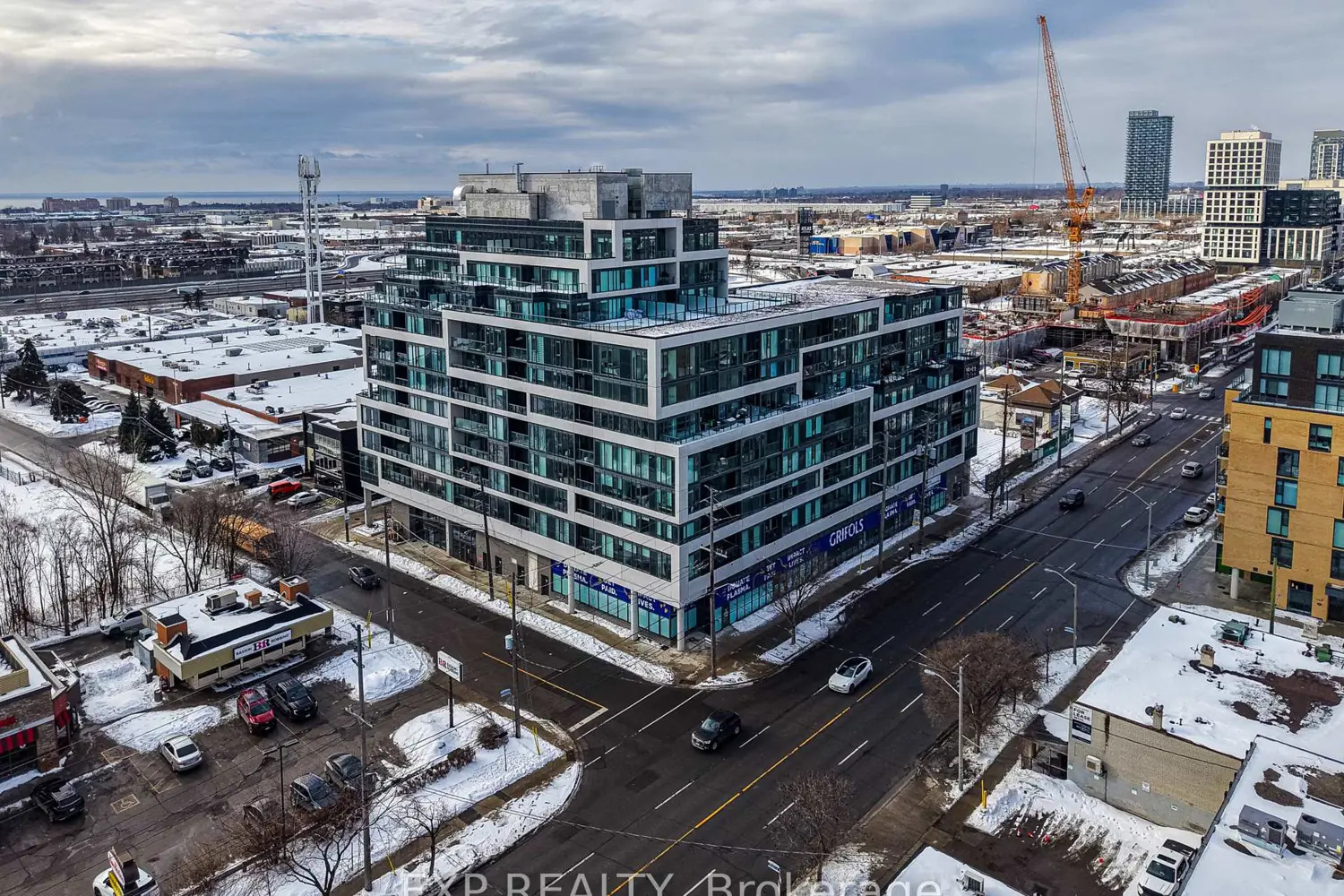 859 The Queensway 209