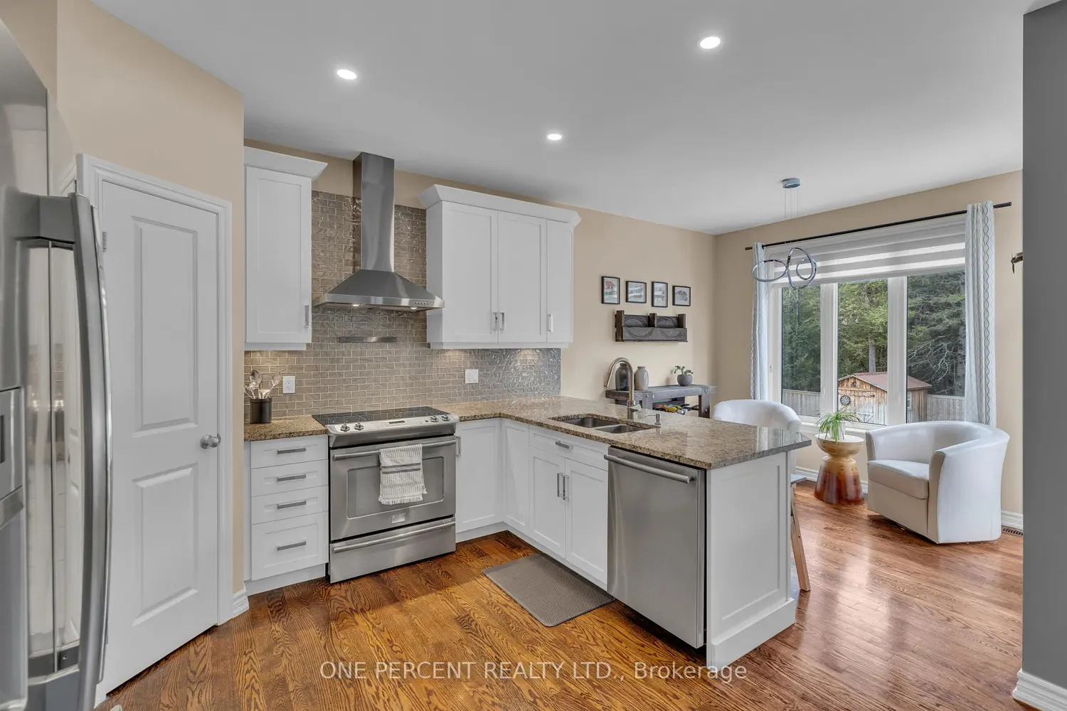 155 Stonewood Drive photo 3