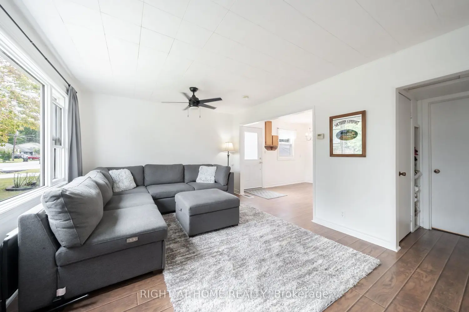 3392 Coronation Avenue photo 4