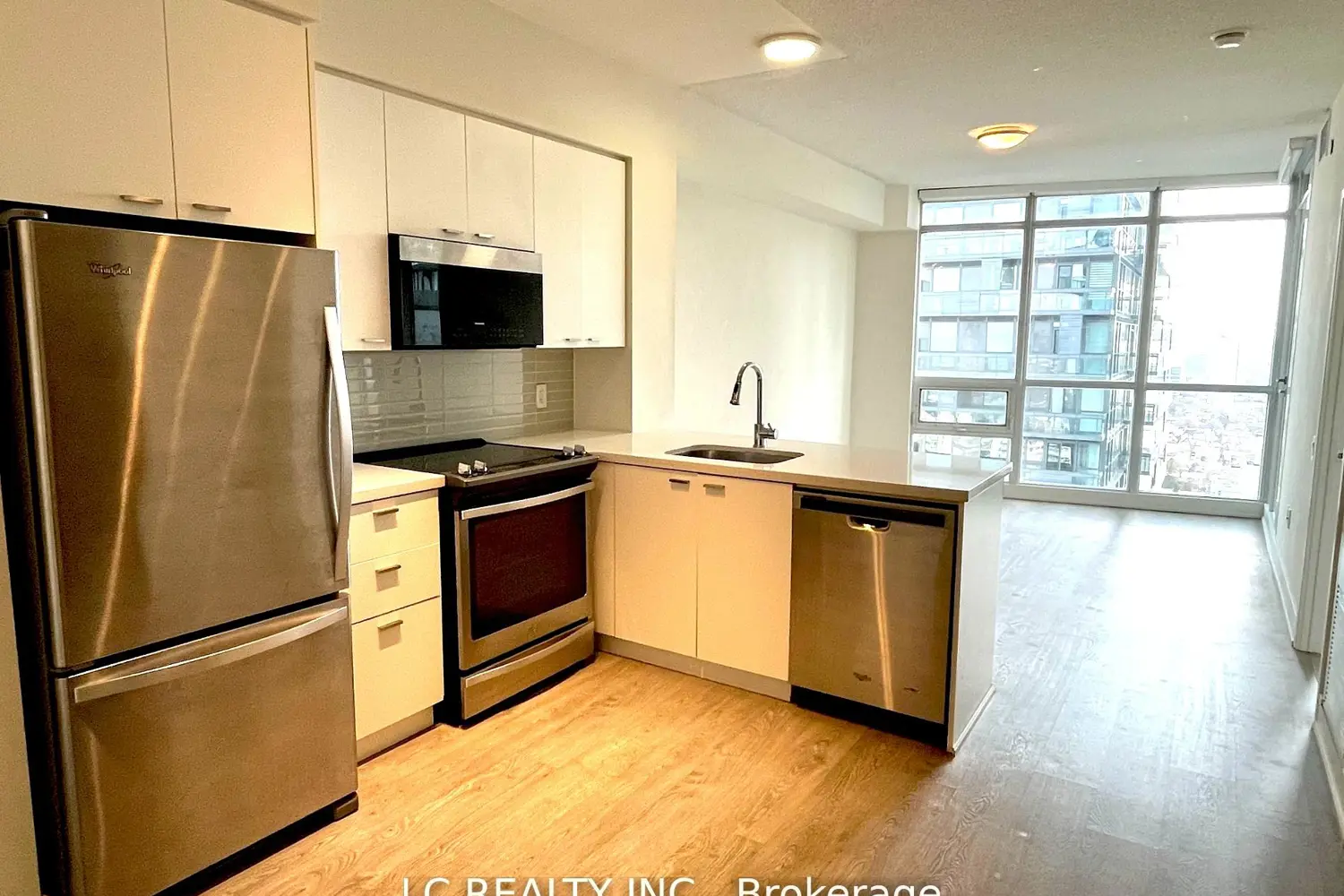 Additional image 3 of 30 Roehampton Avenue 2410