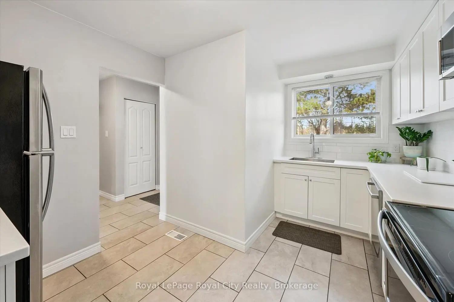 41 Rhonda Road 23 photo 2