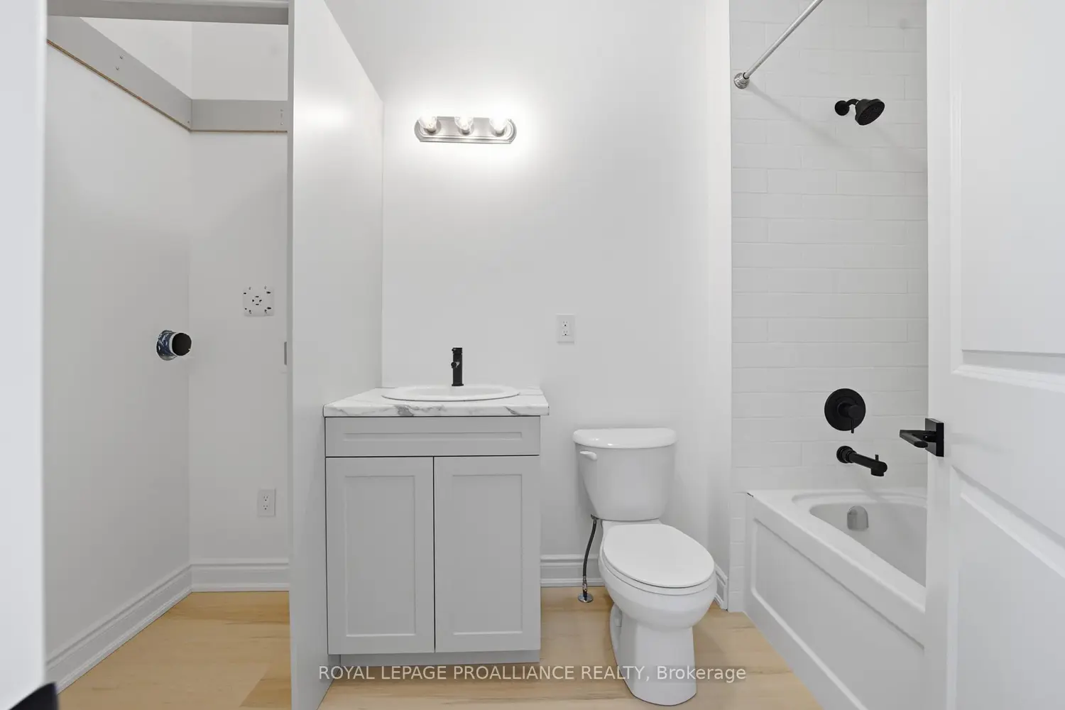 Additional image 15 of 922 Kerr Street