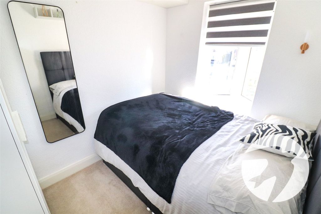 Additional image 8 of 3 bed semi-detached house for salePark Crescent, Erith DA8