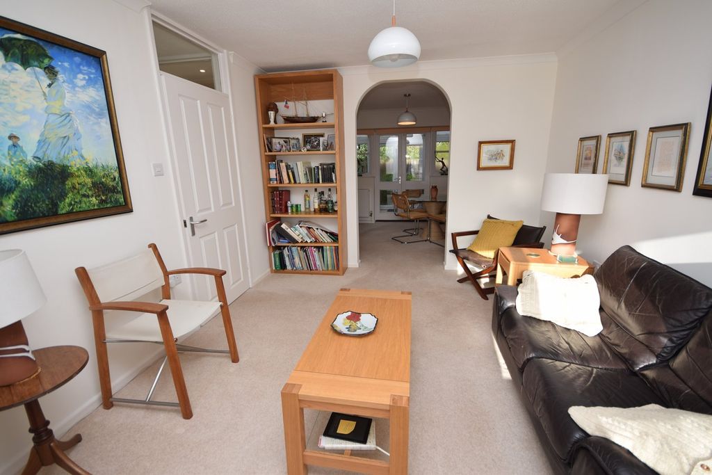 Additional image 4 of 2 bed bungalow for saleStratford Court, Avon Road, Farnham GU9