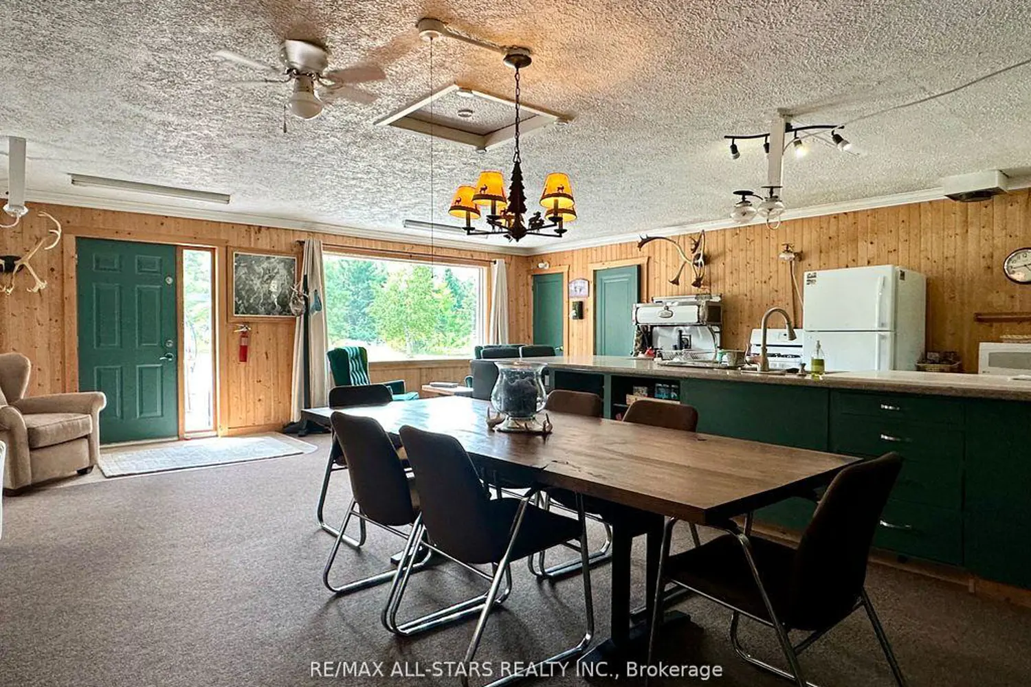 380 Ledge Road photo 2