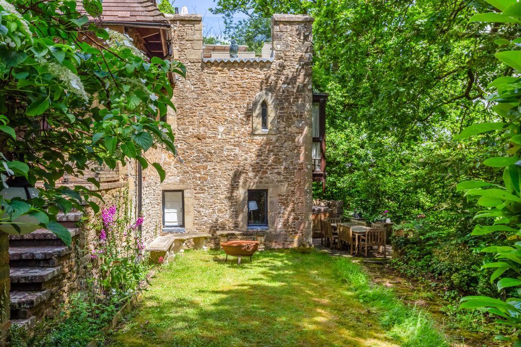 4 bed detached house for saleNew Way, Godalming GU7
