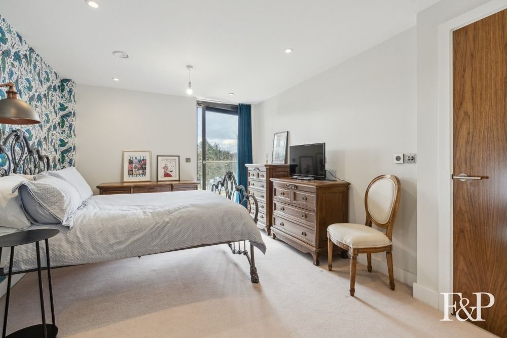 Additional image 18 of 2 bed flat for saleStation Road, Gerrards Cross SL9