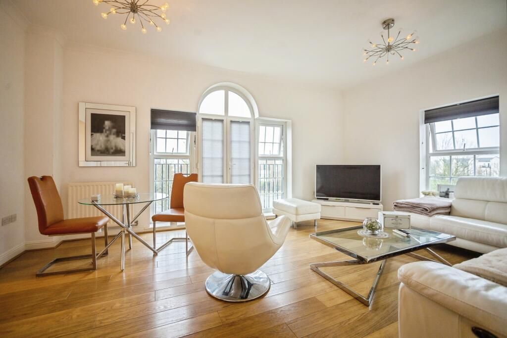 3 bed flat for saleLiverymen Walk, Greenhithe DA9