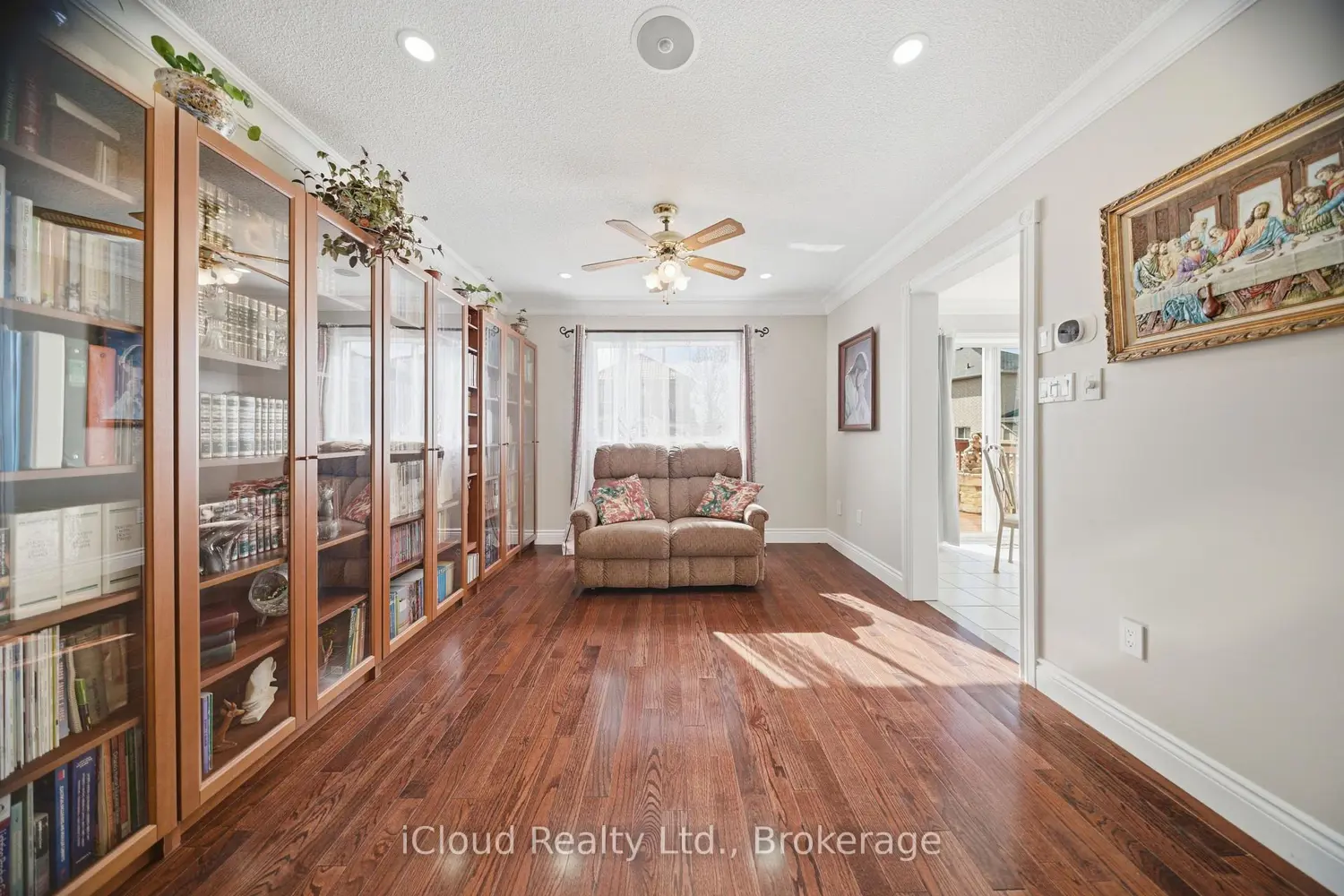 7389 Sandhurst Drive photo 5