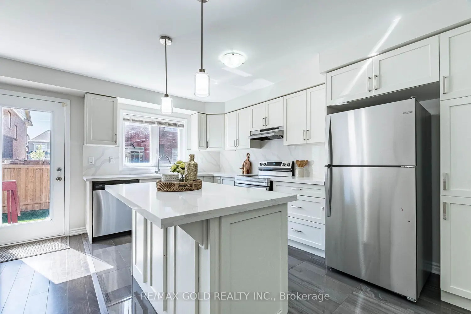 87 Benhurst Crescent photo 4