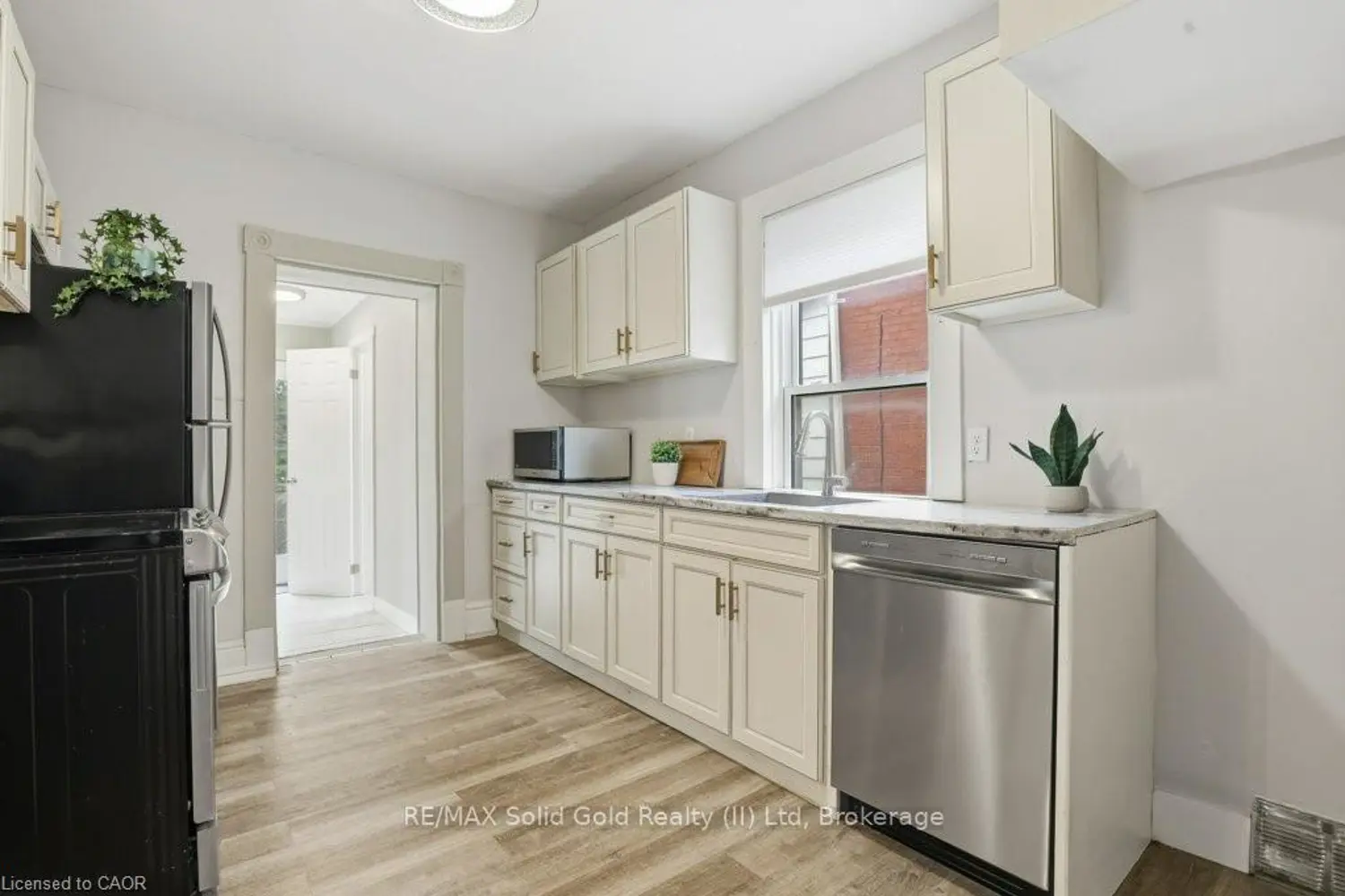 391 Douro Street photo 5