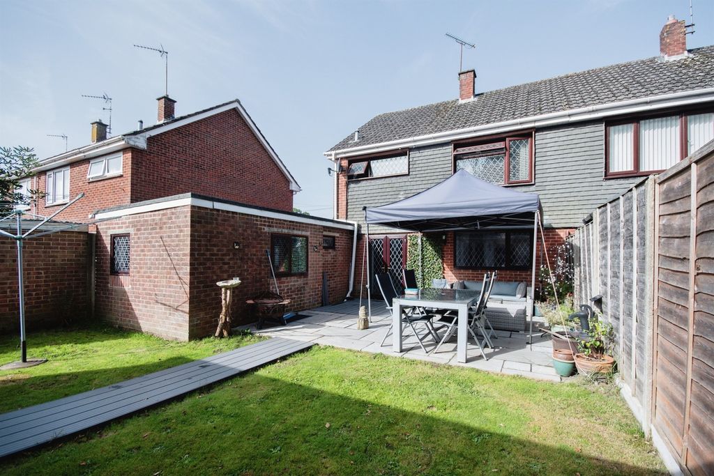 Additional image 24 of 5 bed semi-detached house for salePennys Crescent, Fordingbridge SP6